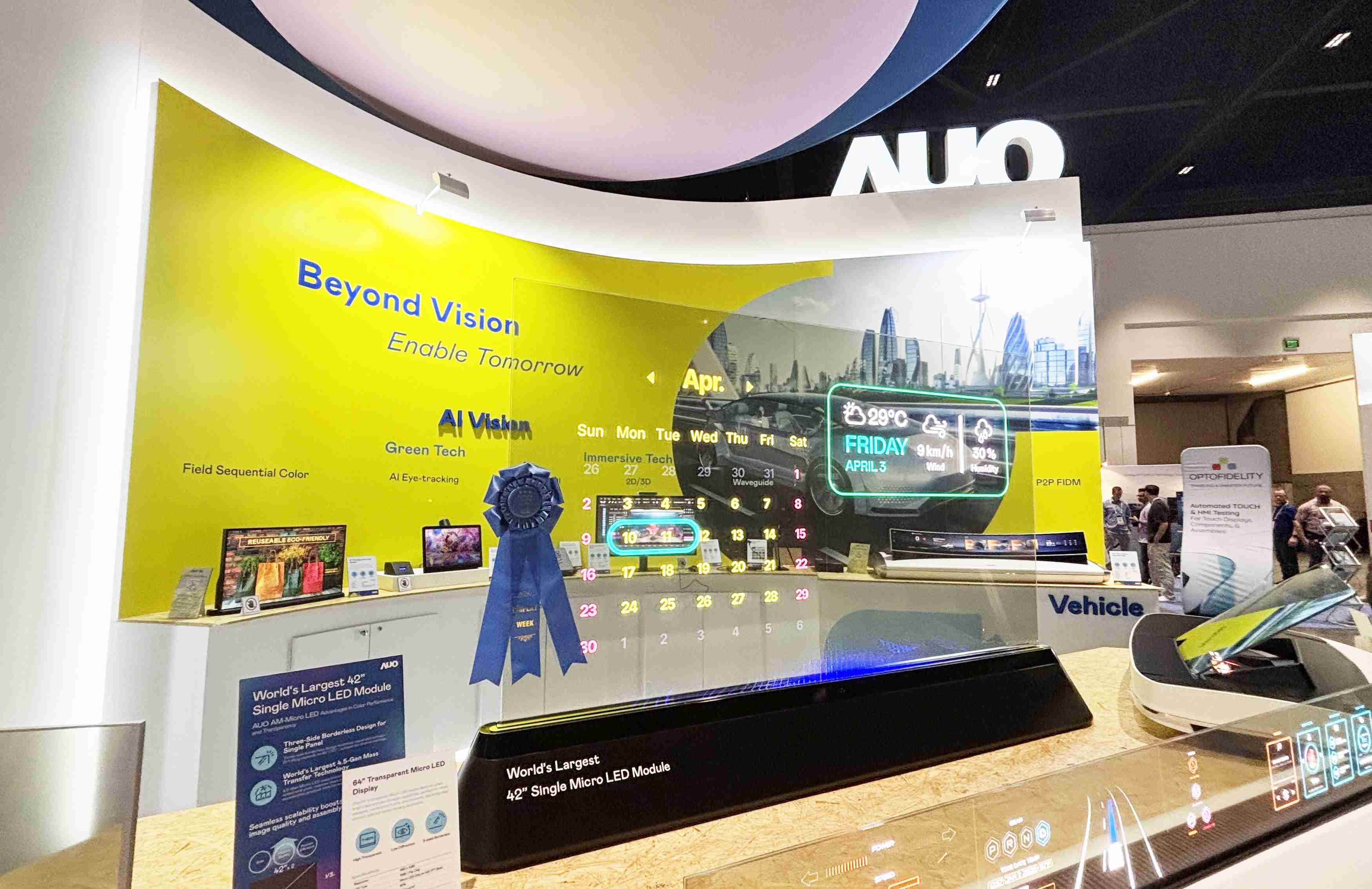 人生就是博64吋透明Micro LED显示器获〝最佳Micro LED技术应用奖〞，，其绝妙的透明穿透特性，，，，同时具备1,000 nits的高亮度表现，，，并透过精细的无缝拼接延伸，，可依需求灵活应用于多元场域，，，展现出Micro LED显示技术划时空的无限潜力